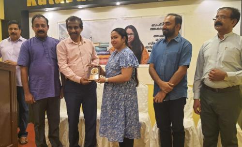 മായ കിരണിന് ബഹ്റൈൻ അക്ഷരവേദി യാത്രയയപ്പ് നൽകി മായ കിരണിന് ബഹ്റൈൻ അക്ഷരവേദി യാത്രയയപ്പ് നൽകി