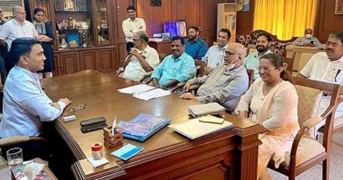 ഗോവയിൽ എട്ട് കോൺഗ്രസ് എംഎൽഎമാർ ബിജെപിയിലേക്ക് ഗോവയിൽ എട്ട് കോൺഗ്രസ് എംഎൽഎമാർ ബിജെപിയിലേക്ക്