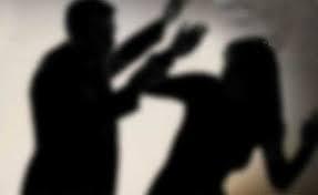 മലപ്പുറത്ത് ഭർ‍ത്താവ് ഭാര്യയെ വെട്ടി പരിക്കേൽ‍പ്പിച്ചു; ആക്രമണം മർ‍ദ്ദന വിവരം പൊലീസിൽ‍ അറിയിച്ചതിന്