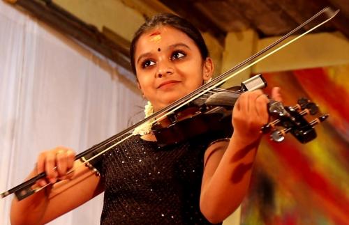 ഗംഗ ശശിധരന്റെ വയലിൻ കച്ചേരി ബഹ്‌റൈൻ കേരളീയ സമാജത്തിൽ