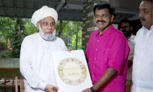 ജിഫ്രി തങ്ങളെ വീട്ടിലെത്തി സന്ദർശിച്ച് സന്ദീപ് വാര്യർ; സാദിഖലി തങ്ങളും, ജിഫ്രി തങ്ങളുമെല്ലാം പ്രകാശ ഗോപുരങ്ങളെന്ന് വാര്യർ ജിഫ്രി തങ്ങളെ വീട്ടിലെത്തി സന്ദർശിച്ച് സന്ദീപ് വാര്യർ; സാദിഖലി തങ്ങളും, ജിഫ്രി തങ്ങളുമെല്ലാം പ്രകാശ ഗോപുരങ്ങളെന്ന് വാര്യർ