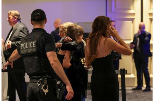 വൈറ്റ് ഹൗസ് കറസ്‌പോണ്ടന്റ്‌സ് ഡിന്നറിനിടെ വെടിവെപ്പ്: ഒരാൾ പിടിയിൽ