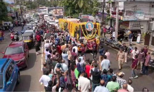 ഉമ്മൻ ചാണ്ടിയുടെ ആഗ്രഹപ്രകാരം ഔദ്യോഗിക ബഹുമതികൾ വേണ്ടെന്ന് കുടുംബം; മുഖ്യമന്ത്രിയുടെ അഭ്യർത്ഥന തള്ളി
