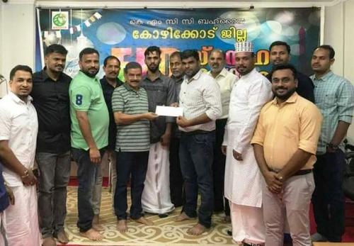 ബഹ്‌റൈൻ വടകര മണ്ഡലം കെഎംസി സി  യൂത്ത് ലീഗ് വൈറ്റ് ഗാർഡിനു ദുരിതാശ്വാസ സാമഗ്രികള്‍ നല്‍കി