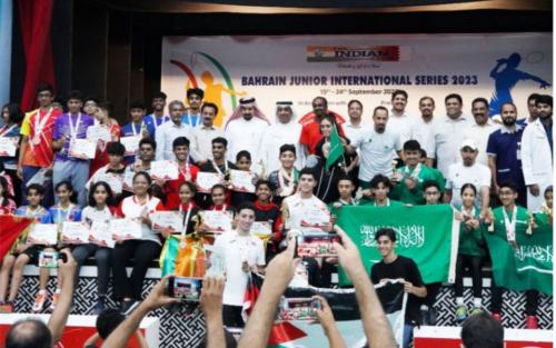 ബഹ്റൈൻ ജൂനിയർ ഇന്റർനാഷണൽ സീരിസ് ബാഡ്മിന്റൺ ടൂർണമെന്റ്; വിജയികൾക്ക് ട്രോഫികളും മെഡലുകളും  സമ്മാനിച്ചു
