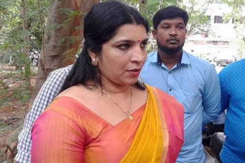 സോളാർ തട്ടിപ്പ് കേസ്: സരിത എസ്. നായർ കുറ്റക്കാരിയെന്ന് കോടതി സോളാർ തട്ടിപ്പ് കേസ്: സരിത എസ്. നായർ കുറ്റക്കാരിയെന്ന് കോടതി