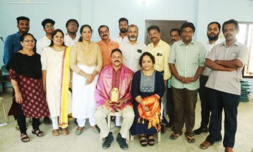 സുധീർ തിരുനിലത്തിനെ ആദരിച്ചു സുധീർ തിരുനിലത്തിനെ ആദരിച്ചു