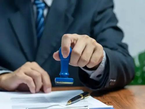 കു​വൈ​ത്തിൽ ഇഖാമ, വിസ ഫീസ് നിരക്കുകളിൽ വർധന; ഡിസംബർ 23 മുതൽ പ്രാബല്യത്തിൽ