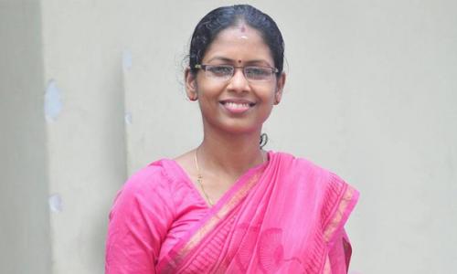 പോലീസ് വേ­ട്ടയാ­ടു­ന്നുവെന്ന് അശ്വതി­ ജ്വാ­ല 