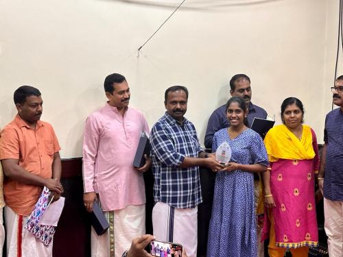 ഗുരുദേവ സോഷ്യൽ സൊസൈറ്റി CBSEയിൽ വിജയികളായ കുടുംബാംഗങ്ങളുടെ കുട്ടികളെ ആദരിച്ചു