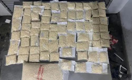 ബഹ്റൈനിലേക്ക് കടത്താന് ശ്രമിച്ച രണ്ട് ലക്ഷത്തിലധികം ലഹരി ഗുളികകള് പിടിച്ചെടുത്തു ബഹ്റൈനിലേക്ക് കടത്താന് ശ്രമിച്ച രണ്ട് ലക്ഷത്തിലധികം ലഹരി ഗുളികകള് പിടിച്ചെടുത്തു