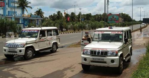 സ്വപ്ന സുരേഷിനെ ആലുവ ജില്ലാ ആശുപത്രിയിലെത്തിച്ചു; അൽപ്പ സമയത്തിനകം കൊച്ചിയിൽ