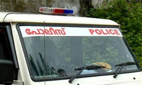 നെടുമ്പാശ്ശേരിയിൽ ബേക്കറി ഉടമയെയും കുടുംബത്തെയും മർദിച്ച എസ്.ഐക്ക് സസ്പെൻഷൻ നെടുമ്പാശ്ശേരിയിൽ ബേക്കറി ഉടമയെയും കുടുംബത്തെയും മർദിച്ച എസ്.ഐക്ക് സസ്പെൻഷൻ