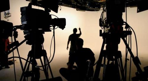 മലയാള സിനിമയിൽ ജോലി സമയം 12 മണിക്കൂറായി നിജപ്പെടുത്തി