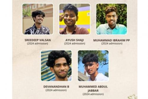 കെഎസ്ആർടിസി ബസിലേക്ക് കാർ ഇടിച്ചു കയറി അഞ്ച് മെഡിക്കൽ വിദ്യാർത്ഥികൾ മരിച്ചു കെഎസ്ആർടിസി ബസിലേക്ക് കാർ ഇടിച്ചു കയറി അഞ്ച് മെഡിക്കൽ വിദ്യാർത്ഥികൾ മരിച്ചു