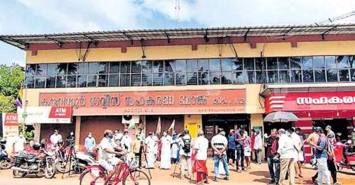 കരുവന്നൂർ ബാങ്ക് തട്ടിപ്പ് കേസ്; മുഖ്യ പ്രതികളുടെ വീട്ടിൽ ഇഡി റെയ്ഡ് കരുവന്നൂർ ബാങ്ക് തട്ടിപ്പ് കേസ്; മുഖ്യ പ്രതികളുടെ വീട്ടിൽ ഇഡി റെയ്ഡ്