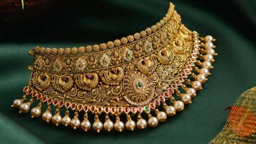 വെനസ്വേലയിലെ സൈനിക നീക്കം; സ്വർണ്ണവില കുതിക്കുന്നു: വിപണിയിൽ അനിശ്ചിതാവസ്ഥ