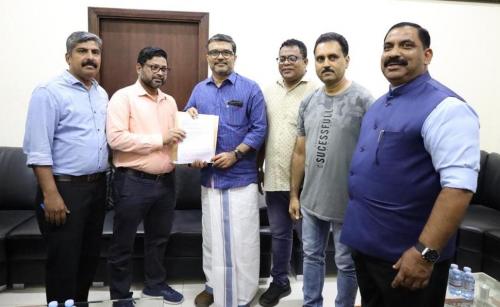 പലിശക്കാർക്കെതിരെ നടപടി സ്വീകരിക്കണമെന്ന് ആവശ്യപ്പെട്ട് മന്ത്രി എം ബി രാജേഷിന് നിവേദനം പലിശക്കാർക്കെതിരെ നടപടി സ്വീകരിക്കണമെന്ന് ആവശ്യപ്പെട്ട് മന്ത്രി എം ബി രാജേഷിന് നിവേദനം