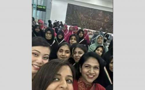 ഇന്ത്യയിലെ ആദ്യത്തെ സമ്പൂർണ വനിത ഹജ്ജ് വിമാനം സൗദിയിലെത്തി ഇന്ത്യയിലെ ആദ്യത്തെ സമ്പൂർണ വനിത ഹജ്ജ് വിമാനം സൗദിയിലെത്തി