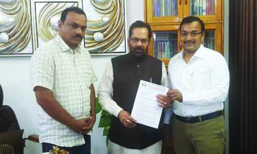 പ്രവാസി ഹാജിമാരുടെ യാത്രാ പ്രശ്നത്തിന് ഉടൻ പരിഹാരം കാണും : മുക്താർ നഖ്്വി പ്രവാസി ഹാജിമാരുടെ യാത്രാ പ്രശ്നത്തിന് ഉടൻ പരിഹാരം കാണും : മുക്താർ നഖ്്വി