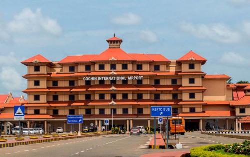 നെടുമ്പാശേരി വിമാനത്താവളത്തിലെ ബോംബ് ഭീഷണി വ്യാജം നെടുമ്പാശേരി വിമാനത്താവളത്തിലെ ബോംബ് ഭീഷണി വ്യാജം