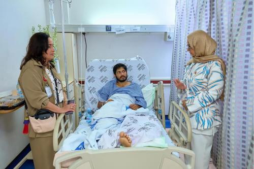 പരിക്കേറ്റവരെ സന്ദർശിച്ച് ബഹ്റൈൻ ആരോഗ്യ മന്ത്രി; മികച്ച ചികിത്സ ഉറപ്പാക്കാൻ നിർദ്ദേശം