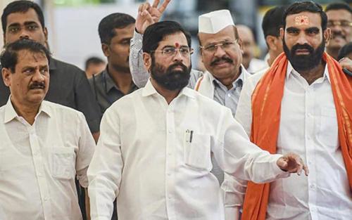 അധികാരത്തർക്കം: ഏക്നാഥ് ഷിന്ഡെയും മഹാരാഷ്ട്ര മന്ത്രിസഭയും മുള്മുനയില്, വിധി ഇന്ന് അധികാരത്തർക്കം: ഏക്നാഥ് ഷിന്ഡെയും മഹാരാഷ്ട്ര മന്ത്രിസഭയും മുള്മുനയില്, വിധി ഇന്ന്