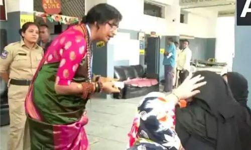 മുസ്ലിം വോട്ടർമാരുടെ മുഖാവരണം ഉയർത്തി പരിശോധിച്ചു; ബി.ജെ.പി സ്ഥാനാർഥിക്കെതിരെ കേസ് മുസ്ലിം വോട്ടർമാരുടെ മുഖാവരണം ഉയർത്തി പരിശോധിച്ചു; ബി.ജെ.പി സ്ഥാനാർഥിക്കെതിരെ കേസ്