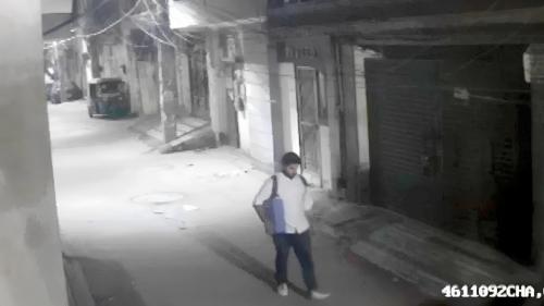 ശ്രദ്ധ കൊലപാതകം : രണ്ട് ശരീരഭാഗങ്ങള് വനമേഖലയില്നിന്നു കണ്ടെത്തി, അഫ്താബിന്റെ സിസിടിവി ദൃശ്യങ്ങൾ പുറത്ത് ശ്രദ്ധ കൊലപാതകം : രണ്ട് ശരീരഭാഗങ്ങള് വനമേഖലയില്നിന്നു കണ്ടെത്തി, അഫ്താബിന്റെ സിസിടിവി ദൃശ്യങ്ങൾ പുറത്ത്