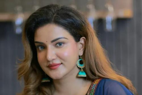 ഒരു പ്രമുഖ വ്യക്തി ദ്വയാർത്ഥപ്രയോഗങ്ങളിലൂടെ മനഃപൂർവ്വം തുടർച്ചയായി പിന്നാലെ നടന്ന് അപമാനിക്കാൻ ശ്രമിക്കുന്നതായി നടി ഹണി റോസ് ഒരു പ്രമുഖ വ്യക്തി ദ്വയാർത്ഥപ്രയോഗങ്ങളിലൂടെ മനഃപൂർവ്വം തുടർച്ചയായി പിന്നാലെ നടന്ന് അപമാനിക്കാൻ ശ്രമിക്കുന്നതായി നടി ഹണി റോസ്