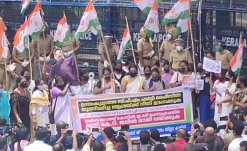 മന്ത്രി ജലീലിന്റെ രാജി ആവശ്യപ്പെട്ട് സംസ്ഥാനത്ത് വ്യാപക പ്രതിഷേധം മന്ത്രി ജലീലിന്റെ രാജി ആവശ്യപ്പെട്ട് സംസ്ഥാനത്ത് വ്യാപക പ്രതിഷേധം