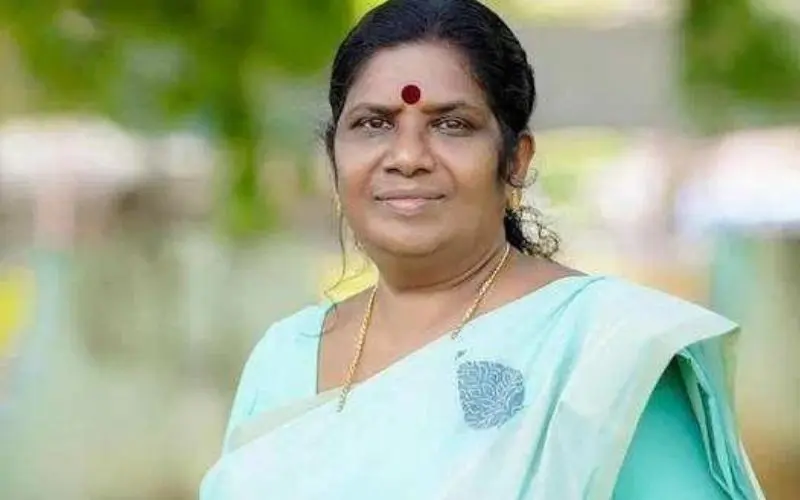 കേരള ഫീഡ്സിന്റെ കാലിത്തീറ്റ കഴിച്ച് 3 പശുക്കൾക്കും 5 കിടാങ്ങൾക്കും ദാരുണാന്ത്യം: റിപ്പോർട്ട് തേടി മന്ത്രി ചിഞ്ചുറാണി കേരള ഫീഡ്സിന്റെ കാലിത്തീറ്റ കഴിച്ച് 3 പശുക്കൾക്കും 5 കിടാങ്ങൾക്കും ദാരുണാന്ത്യം: റിപ്പോർട്ട് തേടി മന്ത്രി ചിഞ്ചുറാണി