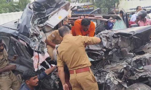 ഓച്ചിറയിൽ വാഹനാപകടത്തിൽ മരിച്ചത് അച്ഛനും മക്കളും ഓച്ചിറയിൽ വാഹനാപകടത്തിൽ മരിച്ചത് അച്ഛനും മക്കളും