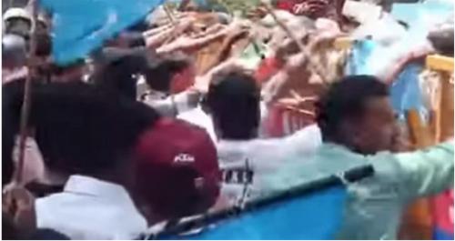 നീറ്റ് പരീക്ഷയ്ക്ക് അടിവസ്ത്രം അഴിപ്പിച്ച സംഭവം; കൊല്ലം ആയൂർ മാർത്തോമ കോളജിലേക്ക് വിവിധ യുവജന സംഘടനകൾ നടത്തിയ മാർച്ചിൽ വൻ സംഘർഷം നീറ്റ് പരീക്ഷയ്ക്ക് അടിവസ്ത്രം അഴിപ്പിച്ച സംഭവം; കൊല്ലം ആയൂർ മാർത്തോമ കോളജിലേക്ക് വിവിധ യുവജന സംഘടനകൾ നടത്തിയ മാർച്ചിൽ വൻ സംഘർഷം