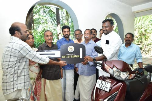 ബീറ്റസ് ഓഫ് ബഹ്റൈൻ ഉപജീവനോപാതിയായി മുച്ചക്ര വാഹനം നൽകി ബീറ്റസ് ഓഫ് ബഹ്റൈൻ ഉപജീവനോപാതിയായി മുച്ചക്ര വാഹനം നൽകി