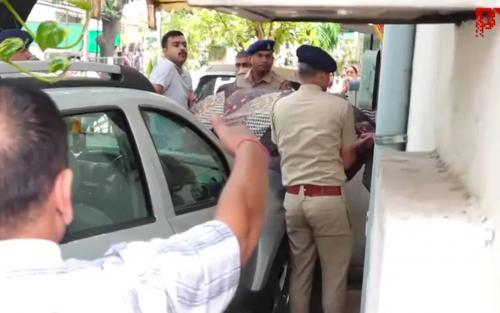 വിവാഹത്തിന് 21 വയസ്സുവരെ കാത്തിരിക്കാൻ ക്ഷമയില്ല; പോലീസ് ഉദ്യോഗസ്ഥനെ മകൻ വെടിവെച്ച് കൊലപ്പെടുത്തി