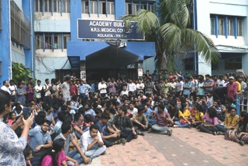 കേരളത്തിലെ ഡോക്ടര്‍മാരും 24 മണിക്കൂര്‍ പണിമുടക്ക് തുടങ്ങി