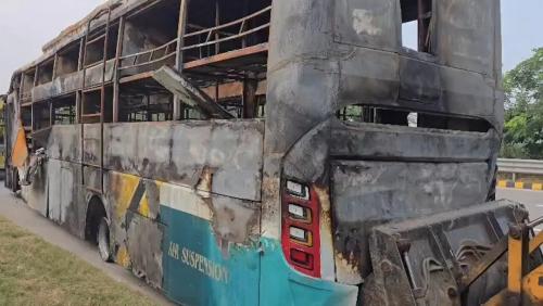 ദുരന്തമായി മാറിയ രാത്രിയാത്ര; ഗ്രേറ്റർ നോയിഡയിൽ ടൂറിസ്റ്റ് ബസിന് തീപിടിച്ച് 9 പേർ വെന്തുമരിച്ചു