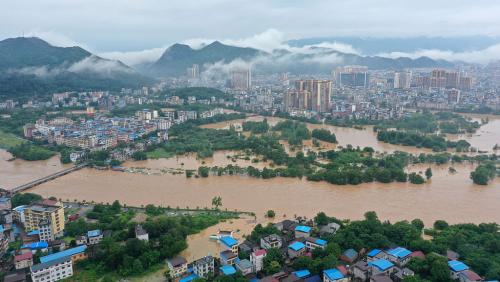 6 പതിറ്റാണ്ടിനിടെ ഉണ്ടായതിൽ ഏറ്റവും വലിയ പ്രളയം; വിറച്ച് ചൈന 6 പതിറ്റാണ്ടിനിടെ ഉണ്ടായതിൽ ഏറ്റവും വലിയ പ്രളയം; വിറച്ച് ചൈന