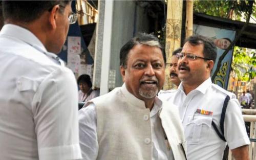 കാണാനില്ലെന്ന് പരാതി: അഭ്യൂഹങ്ങൾക്കിടെ മുകുള്‍ റോയി ഡല്‍ഹിയിലെത്തി