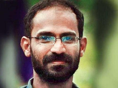 സിദ്ദിഖ് കാപ്പൻ പ്രതിയായ ഇ.ഡി കേസ് വിചാരണ ഉത്തര്പ്രദേശില് തന്നെ; കേരളത്തിലേക്ക് മാറ്റണമെന്ന ആവശ്യം സുപ്രിംകോടതി തള്ളി. സിദ്ദിഖ് കാപ്പൻ പ്രതിയായ ഇ.ഡി കേസ് വിചാരണ ഉത്തര്പ്രദേശില് തന്നെ; കേരളത്തിലേക്ക് മാറ്റണമെന്ന ആവശ്യം സുപ്രിംകോടതി തള്ളി.