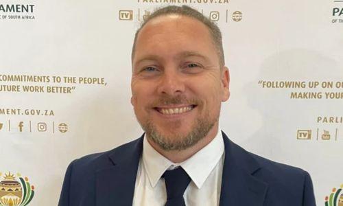 വംശീയാധിക്ഷേപം നടത്തിയ ദക്ഷിണാഫ്രിക്കൻ എംപി പുറത്താക്കപ്പെട്ടു