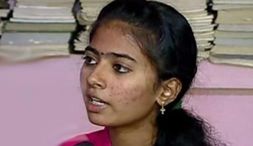 പ്രിൻസിപ്പാളിനും എസ്.എഫ്‌.ഐക്കുമെതിരെ ഗുരുതര ആരോപണങ്ങളുമായി മുൻ വിദ്യാർ‍ത്ഥിനി അഖില