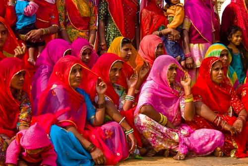 രാജസ്ഥാനിൽ സ്ത്രീകൾക്ക് സ്മാർട്ട്ഫോൺ വിലക്കി പഞ്ചായത്ത്; വിചിത്ര ഉത്തരവ്
