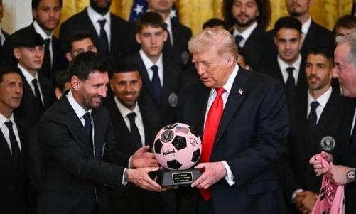 വൈറ്റ് ഹൗസിൽ വിരുന്നിനെത്തി മെസ്സിയും സംഘവും; ഇന്റർ മയാമി ജേഴ്സി സ്വീകരിച്ച് ഡൊണാൾഡ് ട്രംപ്