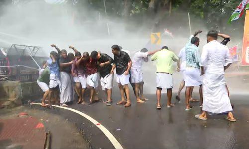 രാഹുൽ മാങ്കൂട്ടത്തിലിന്റെ അറസ്റ്റ്: സംസ്ഥാന വ്യാപക പ്രതിഷേധം, യൂത്ത് കോൺഗ്രസ് മാർച്ചിൽ സംഘർഷം രാഹുൽ മാങ്കൂട്ടത്തിലിന്റെ അറസ്റ്റ്: സംസ്ഥാന വ്യാപക പ്രതിഷേധം, യൂത്ത് കോൺഗ്രസ് മാർച്ചിൽ സംഘർഷം