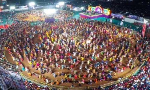 ഗുജറാത്തിൽ നവരാത്രി ആഘോഷ നൃത്തത്തിനിടെ ഹൃദയാഘാതം; 24 മണിക്കൂറിനിടെ 10 മരണം ഗുജറാത്തിൽ നവരാത്രി ആഘോഷ നൃത്തത്തിനിടെ ഹൃദയാഘാതം; 24 മണിക്കൂറിനിടെ 10 മരണം