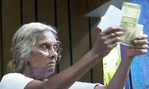 മറിയക്കുട്ടിക്ക് ഒരു മാസത്തെ പെൻഷൻ തുക വീട്ടിലെത്തി മറിയക്കുട്ടിക്ക് ഒരു മാസത്തെ പെൻഷൻ തുക വീട്ടിലെത്തി