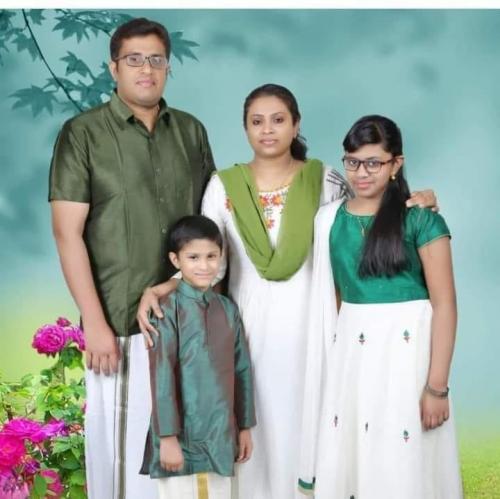 ഫ്ലാറ്റിലെ തീപിടുത്തം; നാലംഗ മലയാളി കുടുംബം കുവൈത്തിൽ ശ്വാസം മുട്ടി മരിച്ചു ഫ്ലാറ്റിലെ തീപിടുത്തം; നാലംഗ മലയാളി കുടുംബം കുവൈത്തിൽ ശ്വാസം മുട്ടി മരിച്ചു
