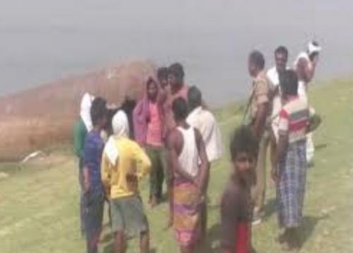 മാനസിക വിഭ്രാന്തി; അഞ്ച് കുട്ടികളെ സ്ത്രീ കെട്ടിടത്തിൽ നിന്നും താഴേയ്ക്കെറിഞ്ഞു